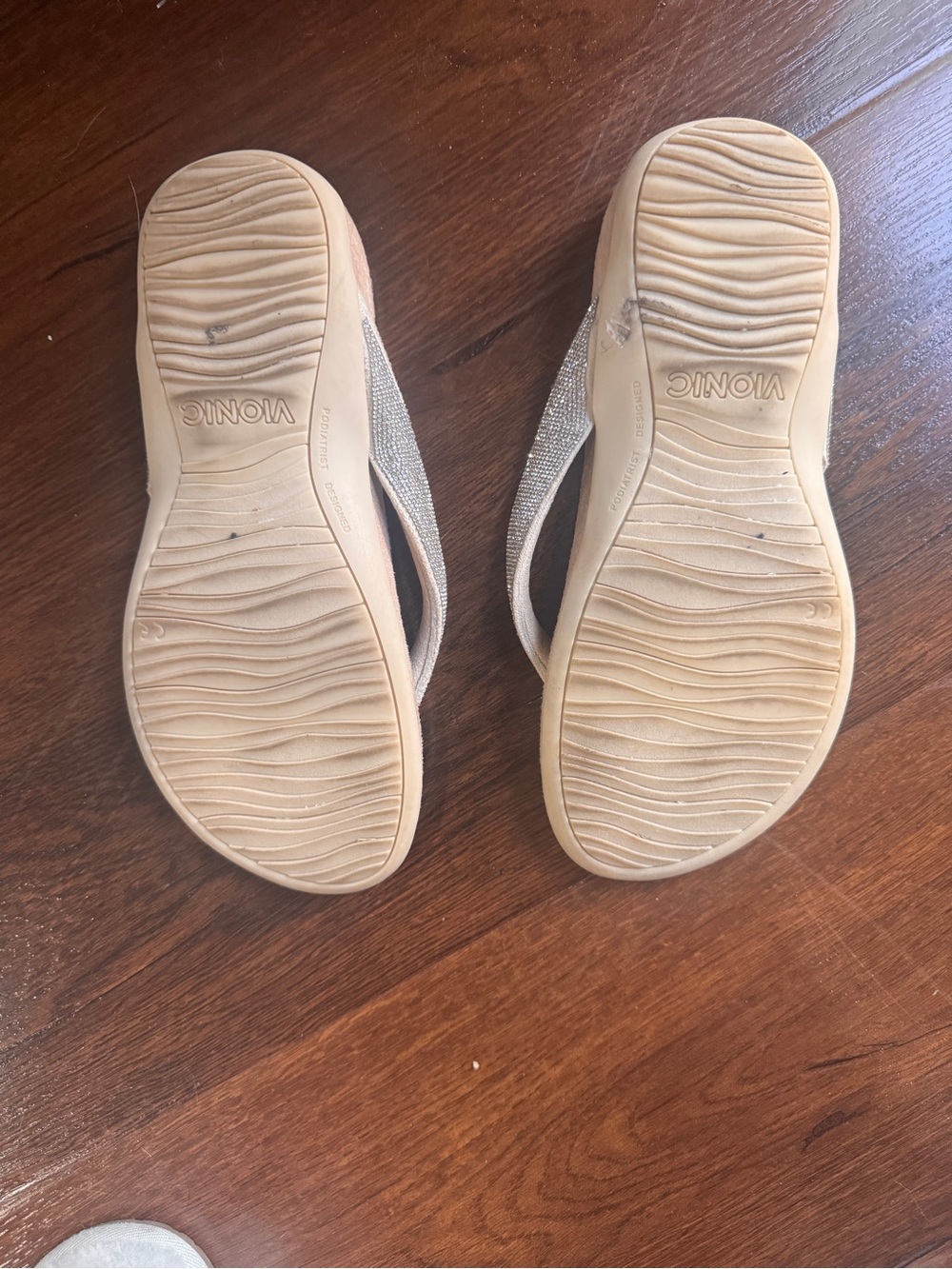 New Vionic sandals - Picture 2 of 5